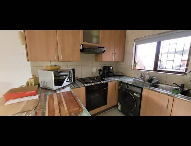 2 BEDROOM TOWNHOUSE FOR SALE IN GLENVISTA